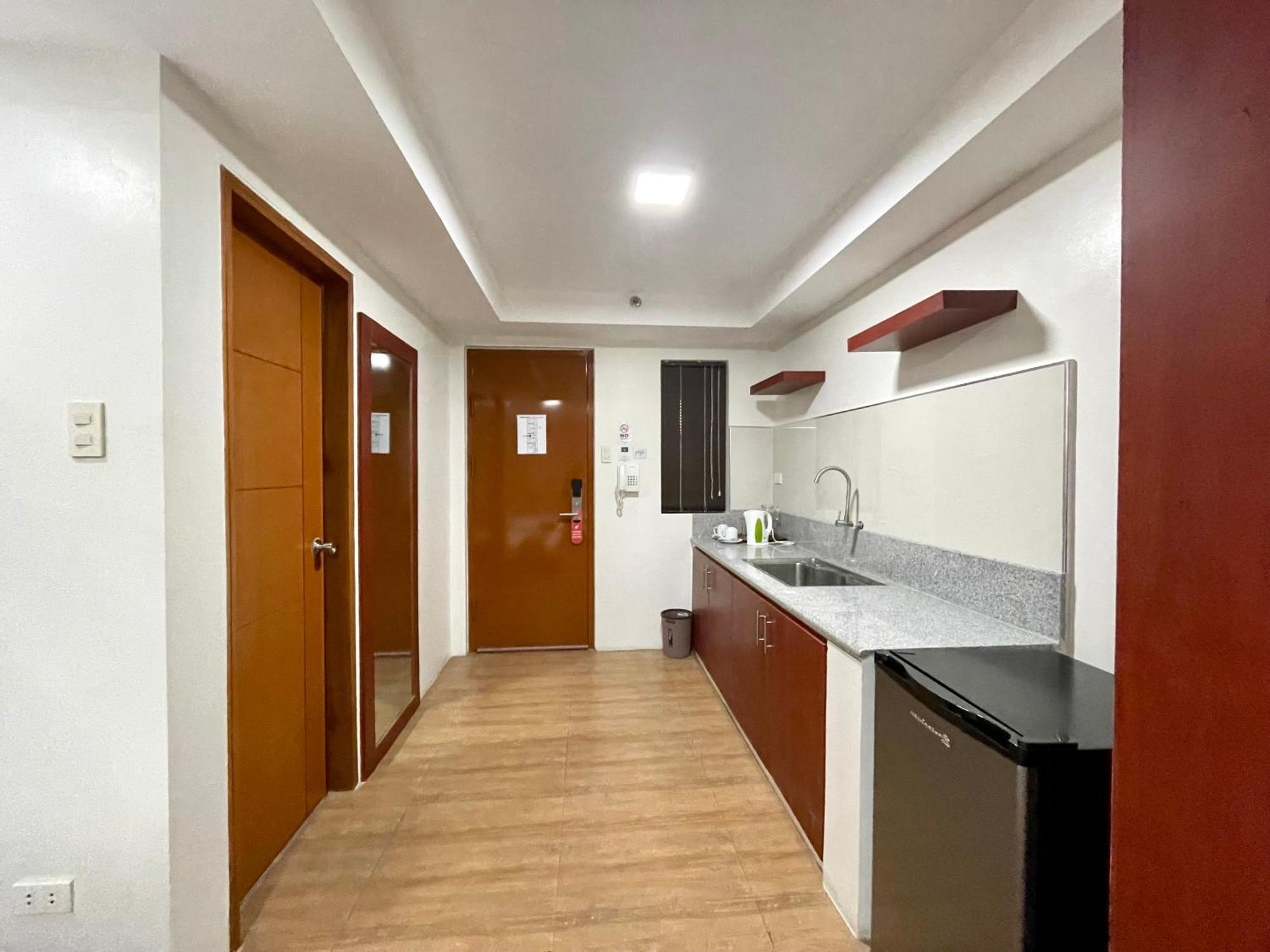 Staycation Hotel San Jose  Екстериор снимка