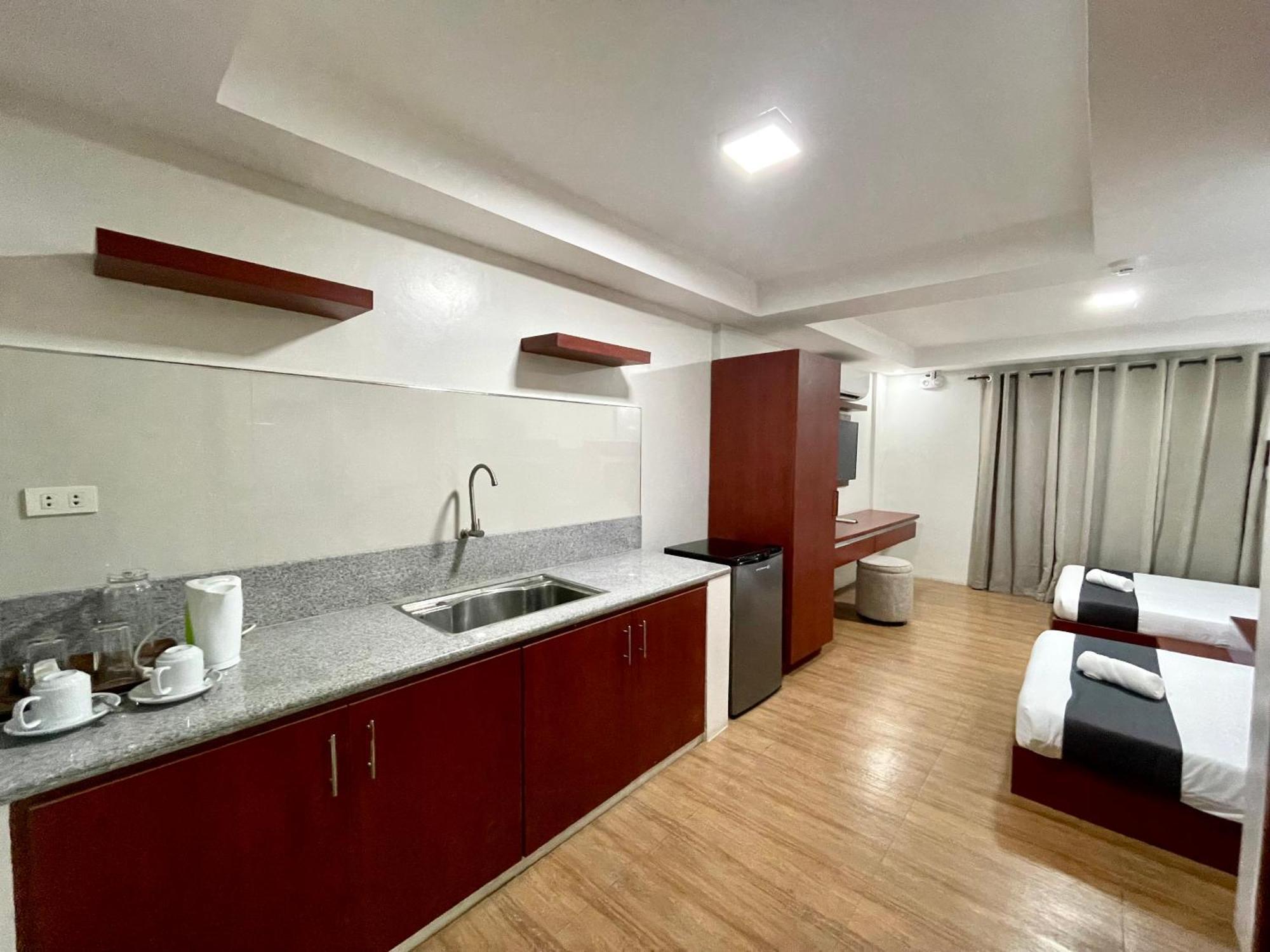 Staycation Hotel San Jose  Екстериор снимка