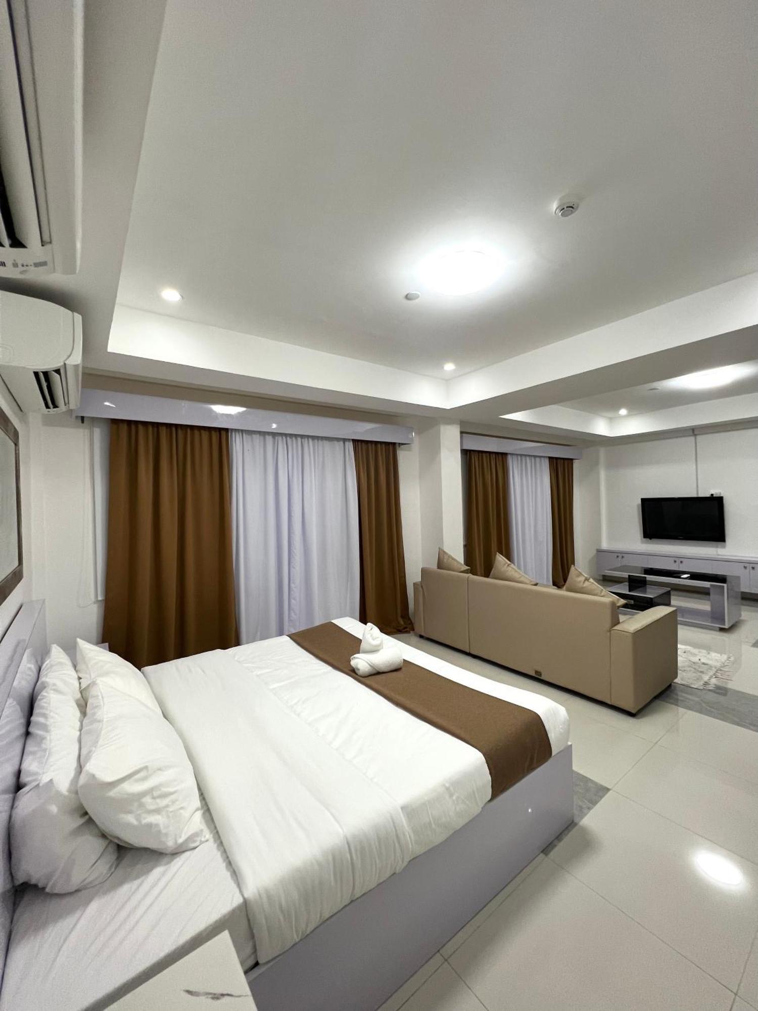 Staycation Hotel San Jose  Екстериор снимка