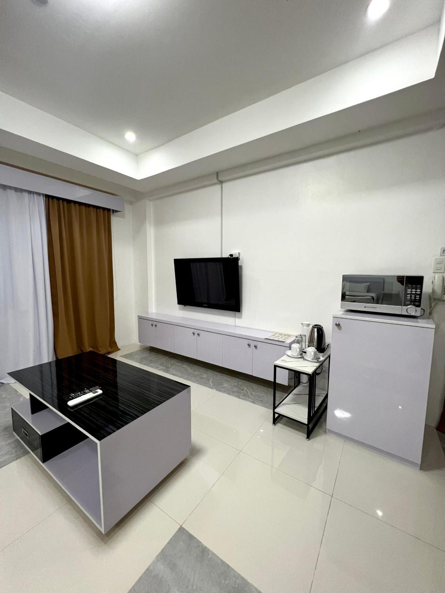 Staycation Hotel San Jose  Екстериор снимка