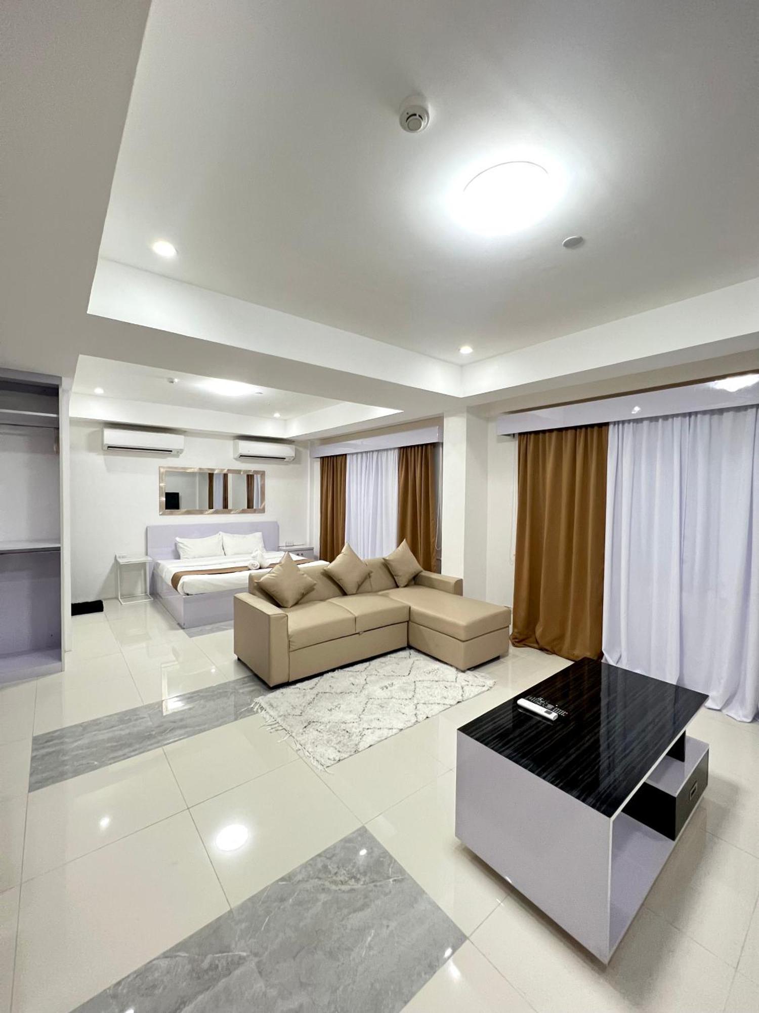 Staycation Hotel San Jose  Екстериор снимка