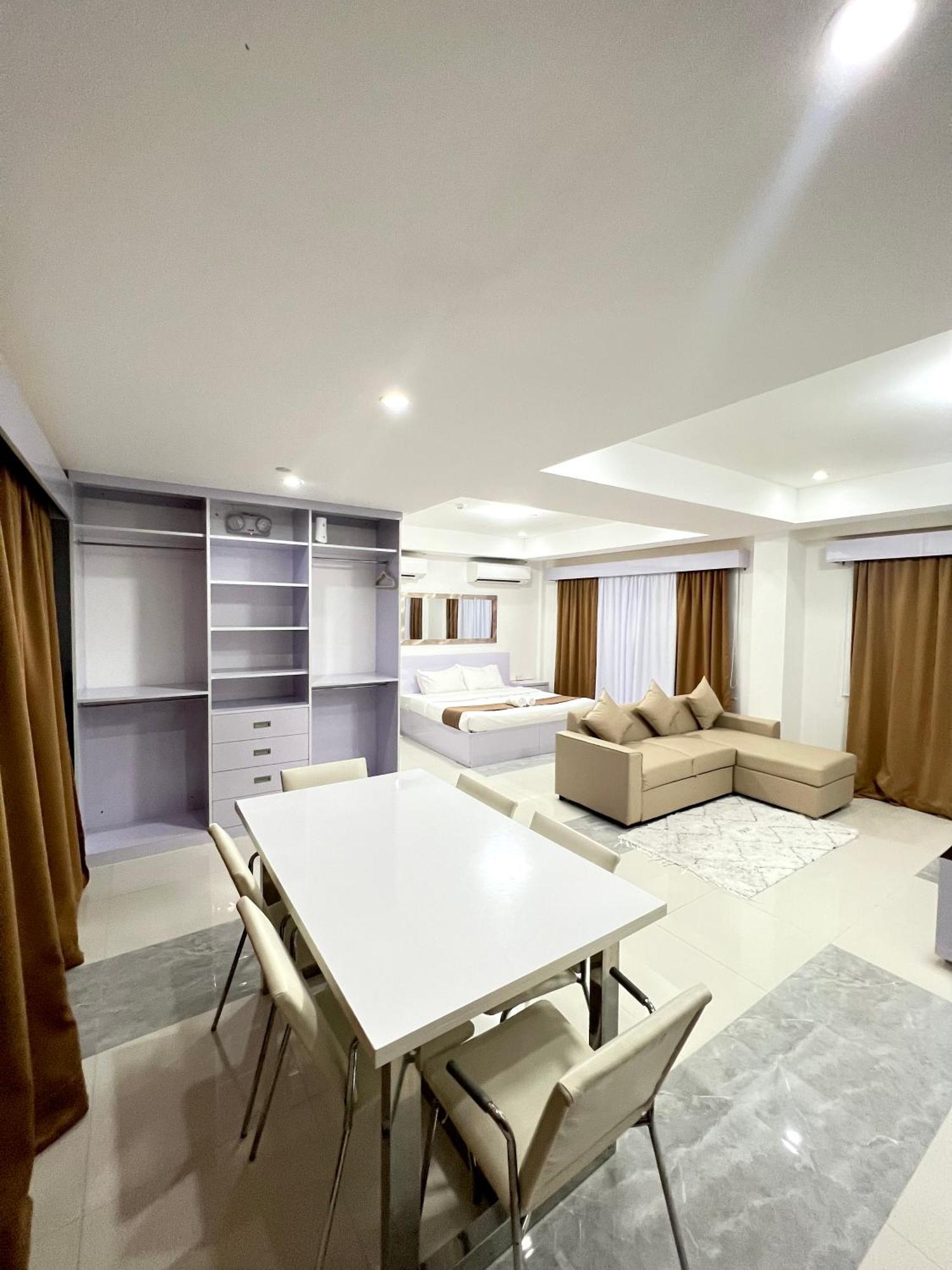 Staycation Hotel San Jose  Екстериор снимка