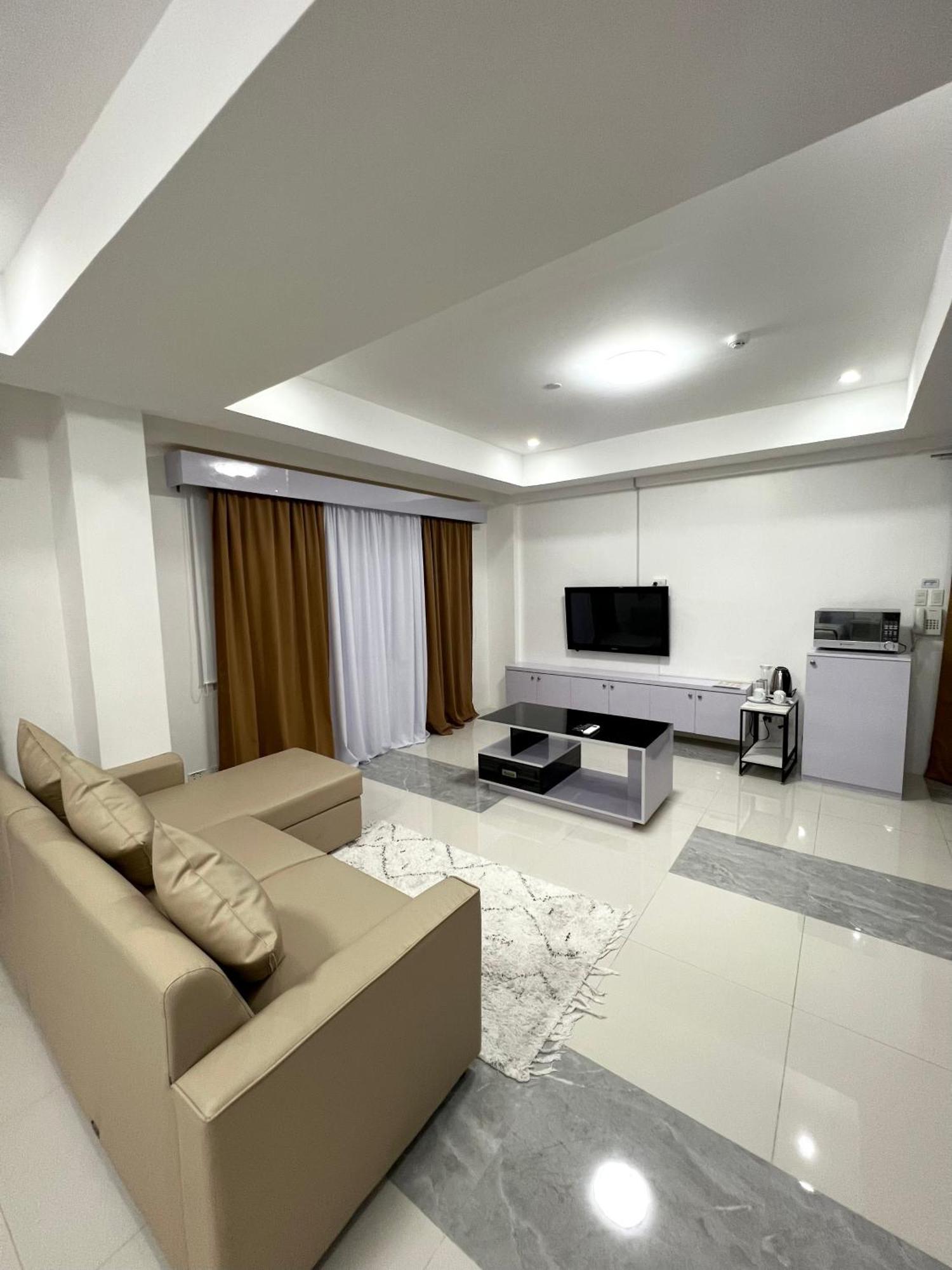Staycation Hotel San Jose  Екстериор снимка