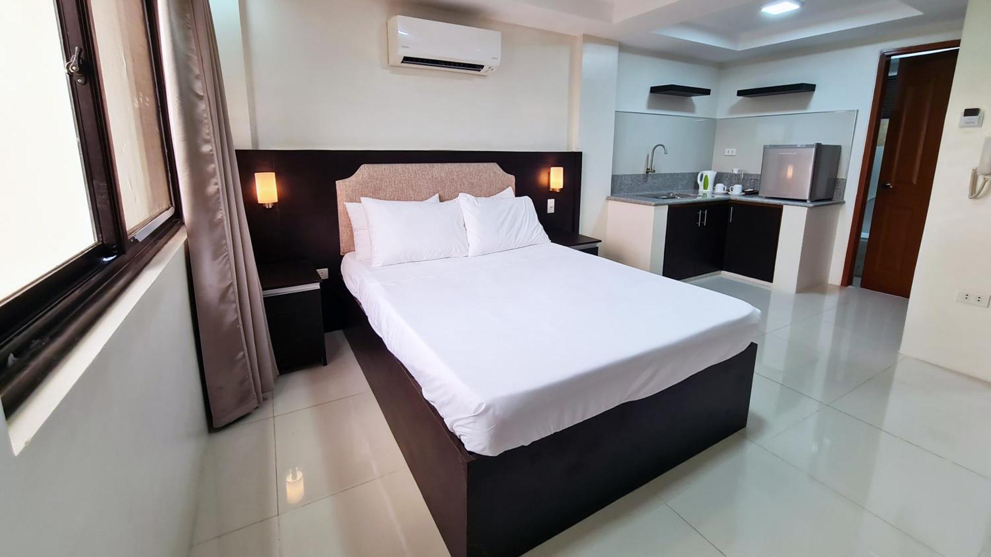 Staycation Hotel San Jose  Екстериор снимка