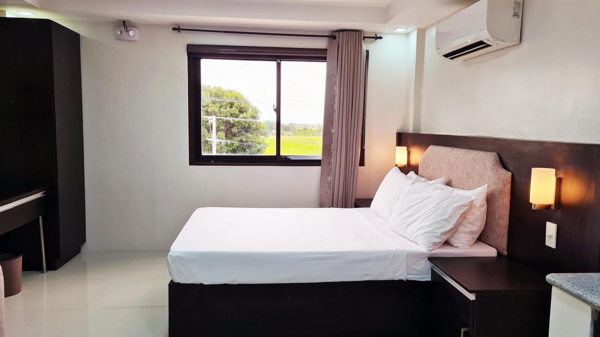Staycation Hotel San Jose  Екстериор снимка