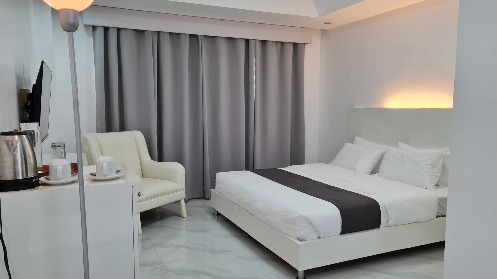 Staycation Hotel San Jose  Екстериор снимка