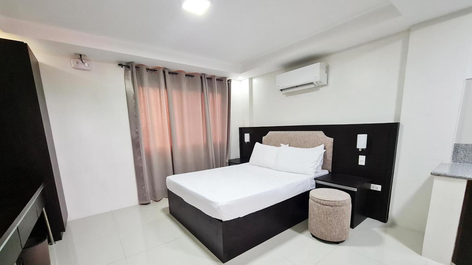 Staycation Hotel San Jose  Екстериор снимка