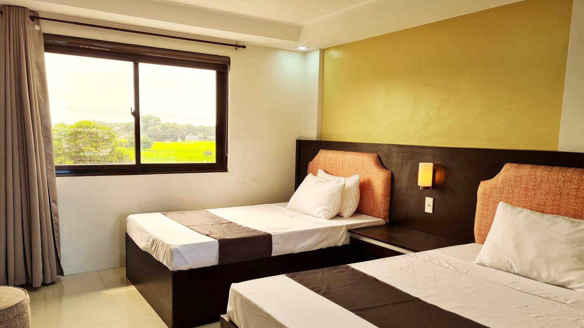 Staycation Hotel San Jose  Екстериор снимка