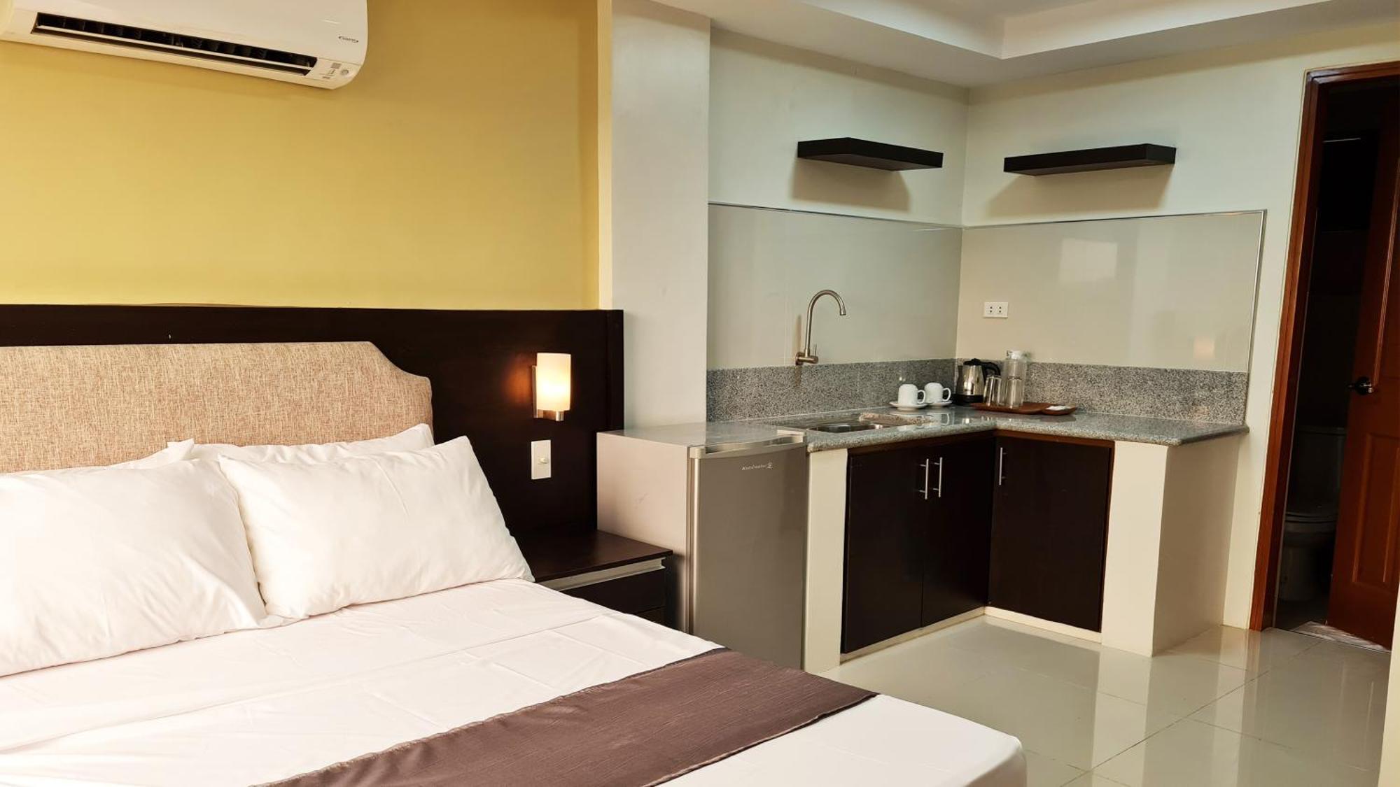 Staycation Hotel San Jose  Екстериор снимка