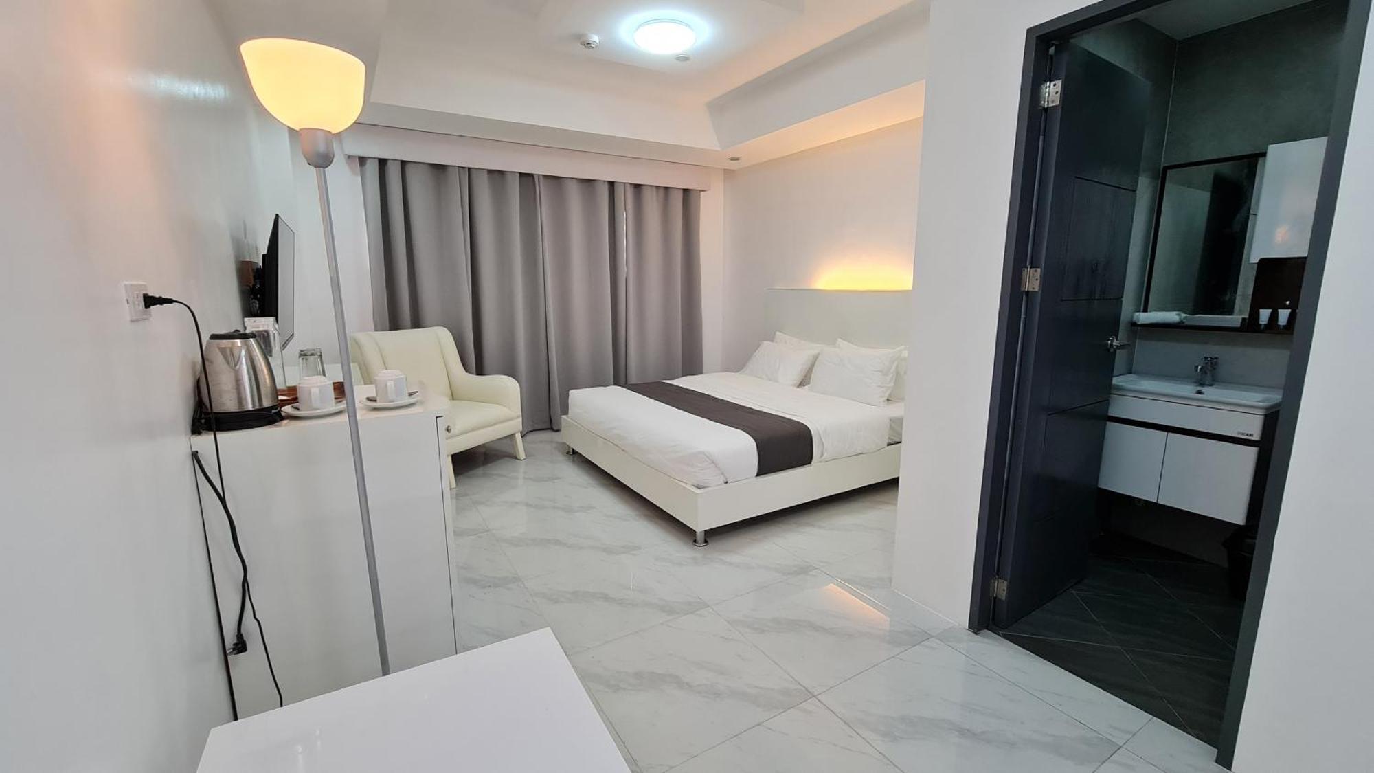 Staycation Hotel San Jose  Екстериор снимка