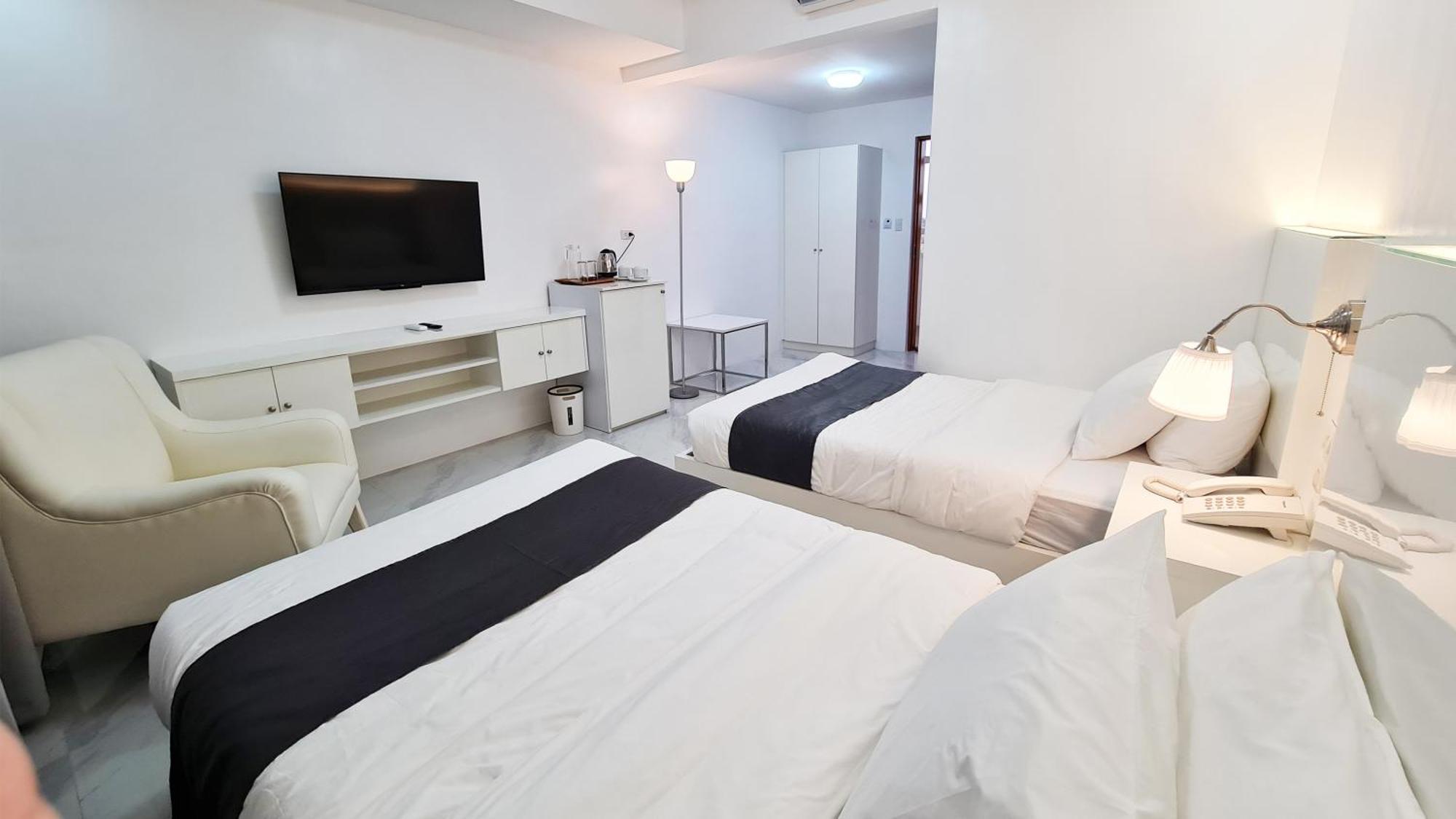 Staycation Hotel San Jose  Екстериор снимка