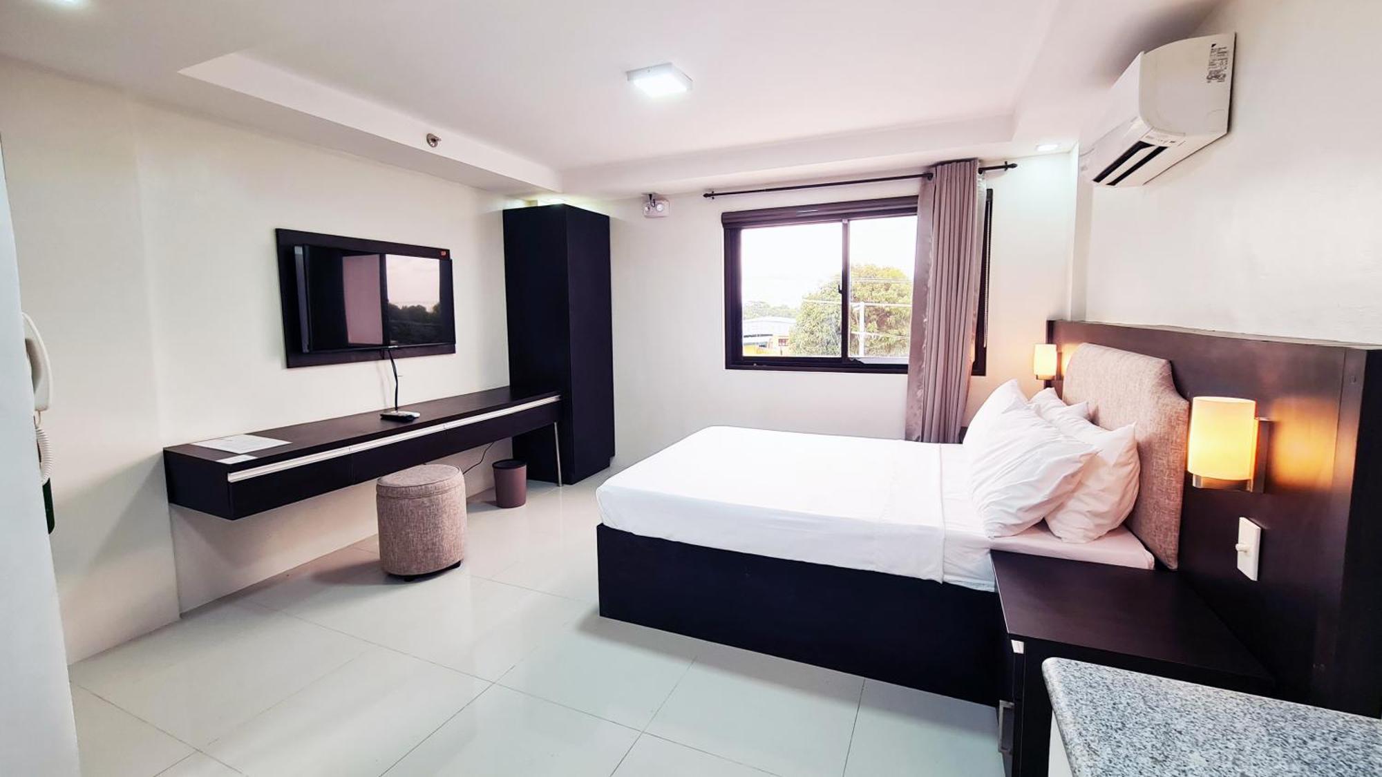 Staycation Hotel San Jose  Екстериор снимка